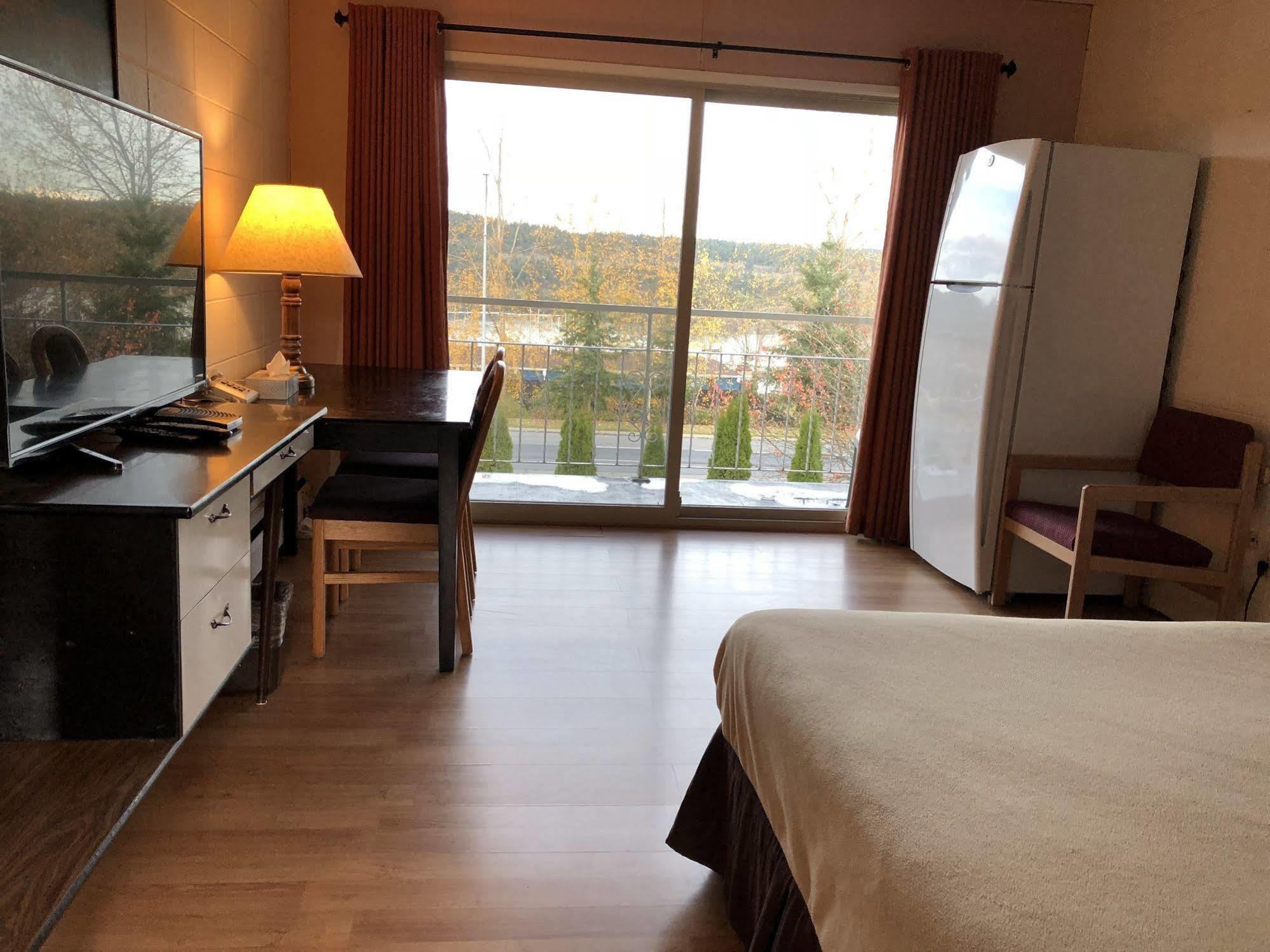 Holiday House Motel Ледисмит Экстерьер фото